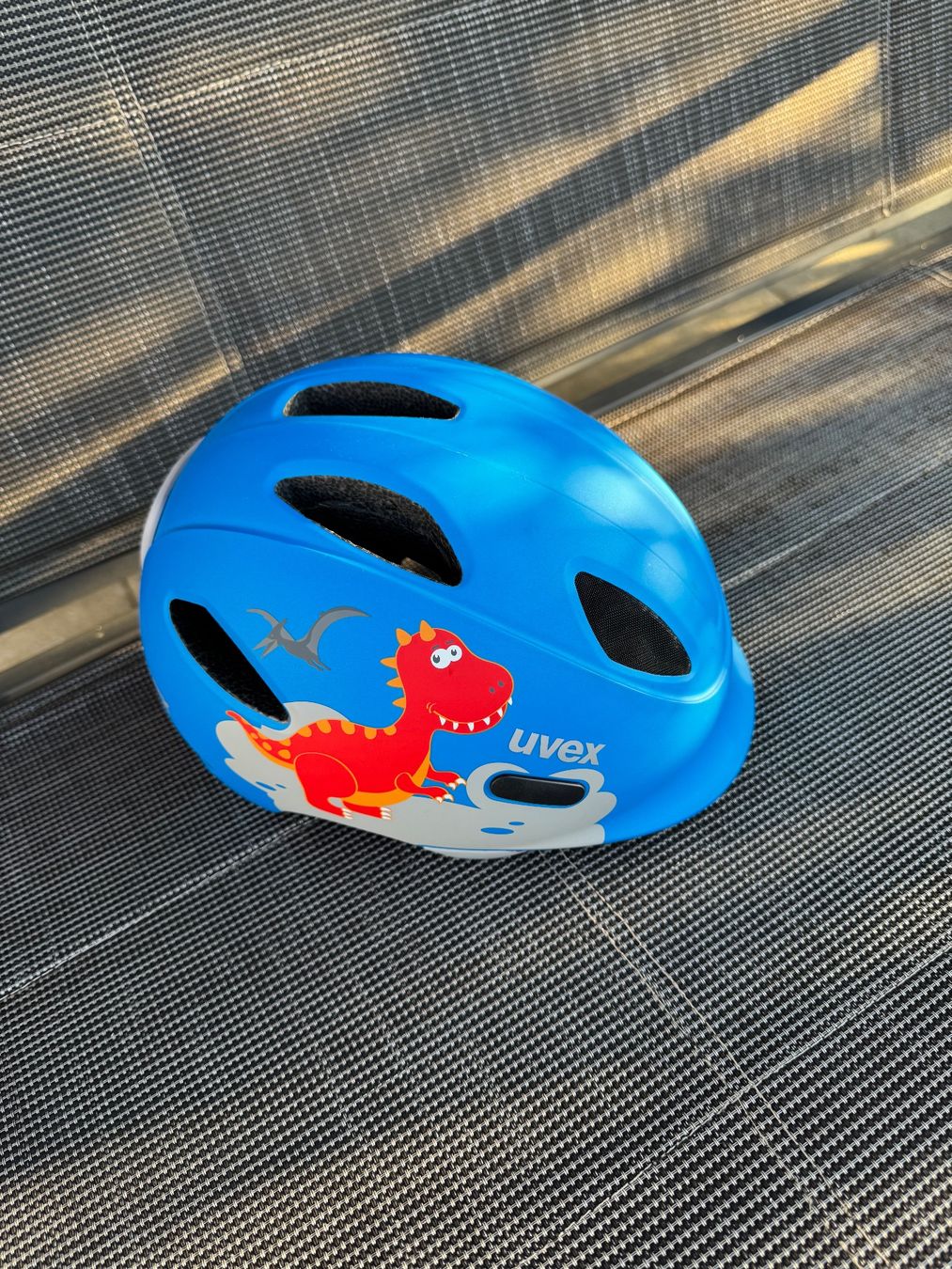Micro Fahrzeuge für Kinder: Micro Mini Roller blau mi Helm – Gebraucht aus Oberengstringen von lor_8y27 4