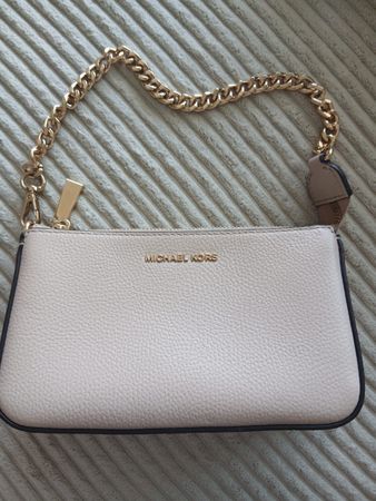 Petit sac Michael Kors chaîne dorée, parfait pour l'été!