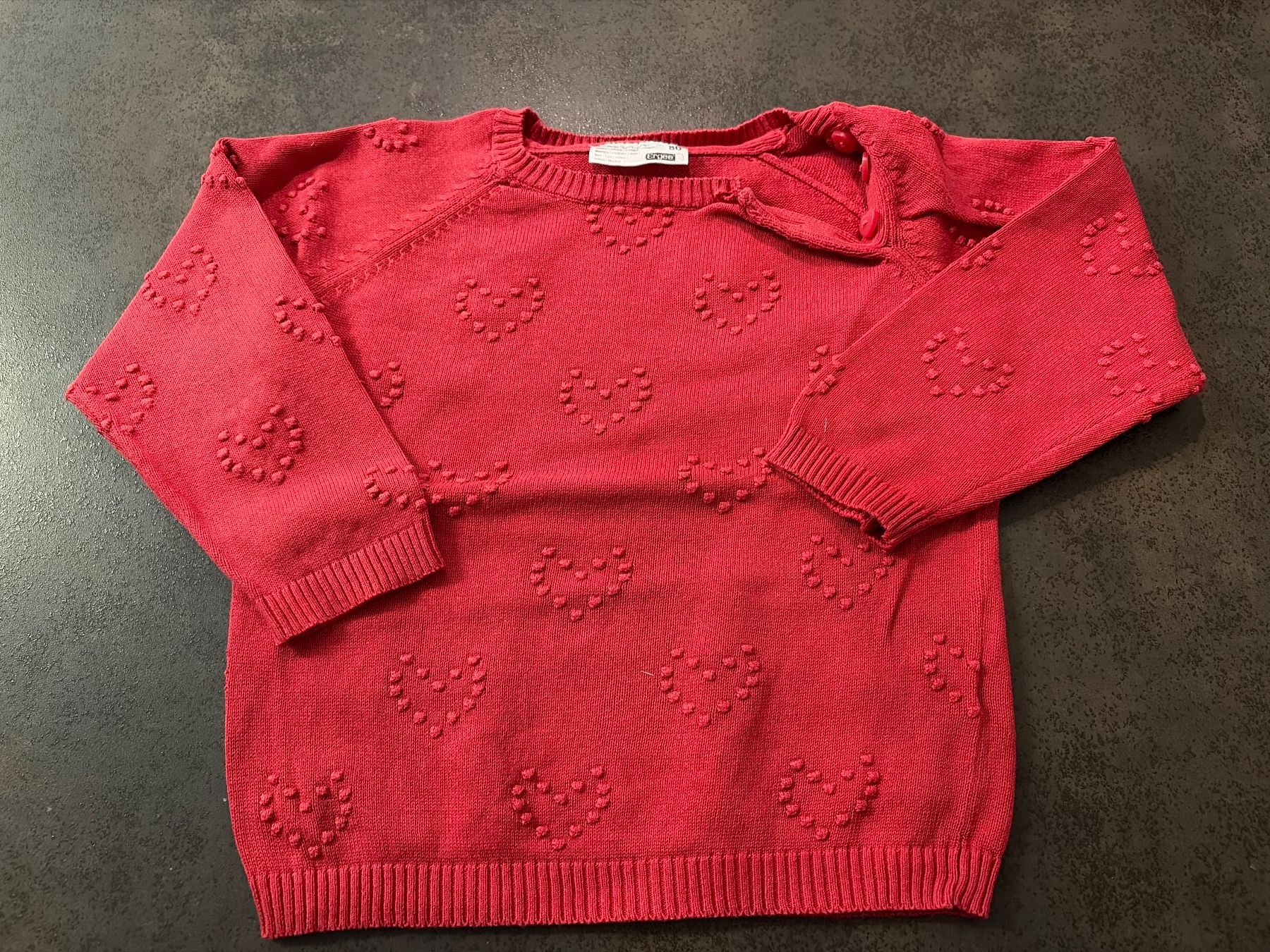 Pulls et sweat-shirts: Pullover rot mit Herzmuster Grösse 86 – D'occasion à Brüttisellen par val_r8g6