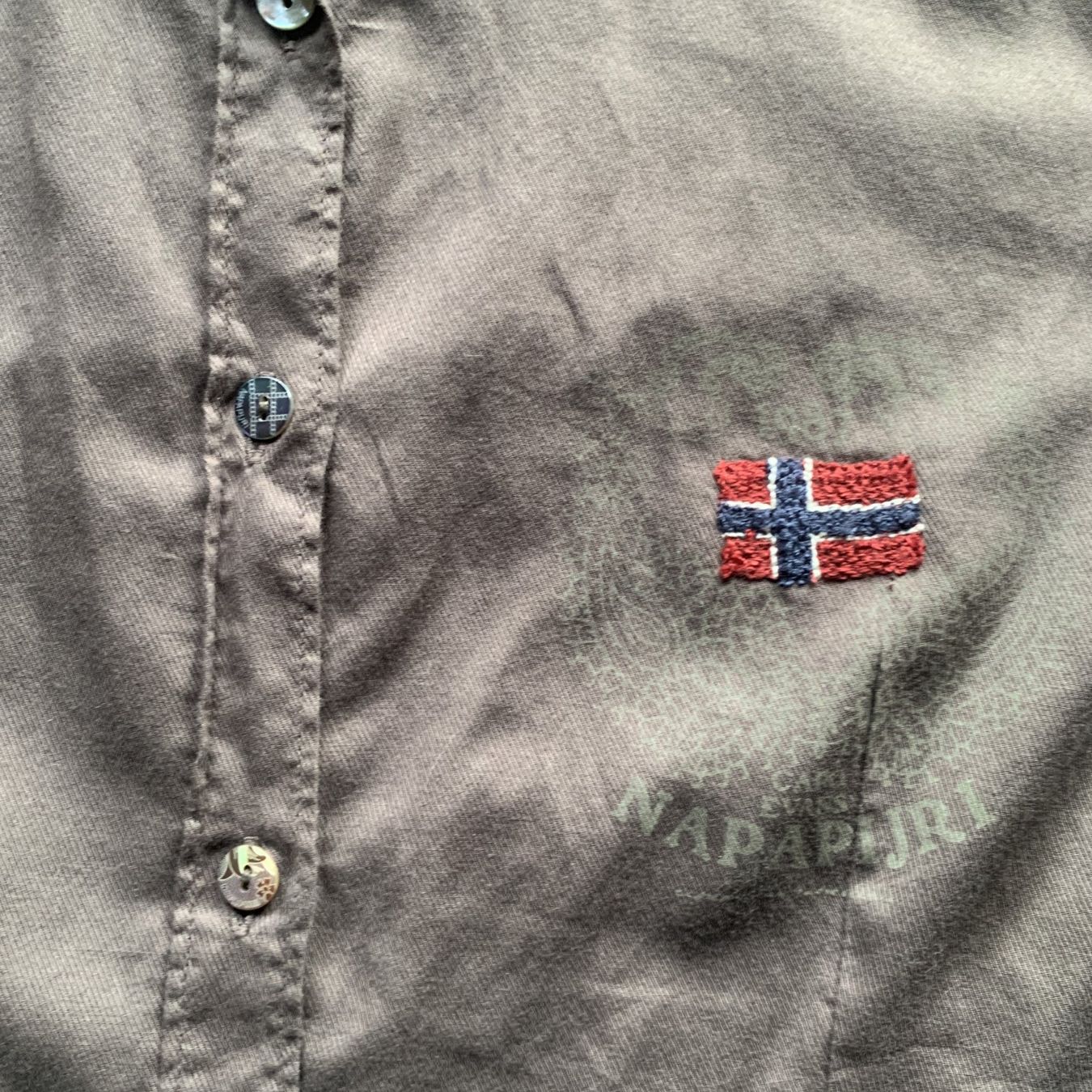 Napapijri Camicette: Napapijri Langarmbluse/-hemd in Braun – Usato da Chalais venduto da Decoarts.art 4