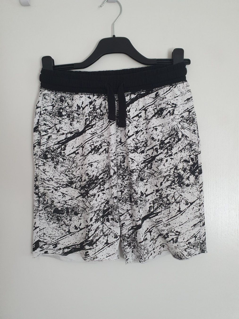 H&M Pantaloni: weiche Baumwollshorts  Gr. 152 – Usato da Volketswil venduto da Dokinka 1