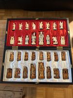 Schachspiel asiatisch mit Figuren in Holzkassette gut