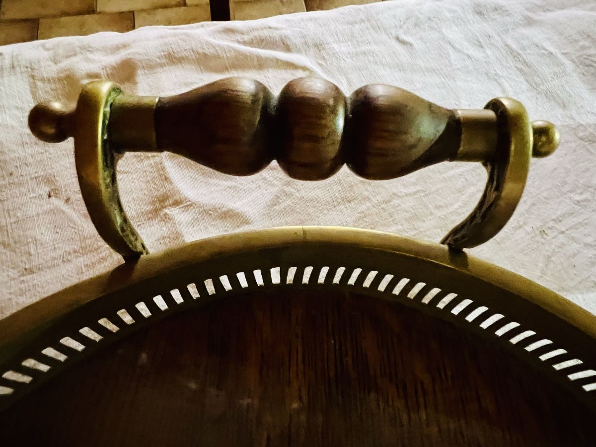 Articoli in legno: Serviertablett aus Holz und Messing – Usato da Biezwil venduto da Manuschka 2