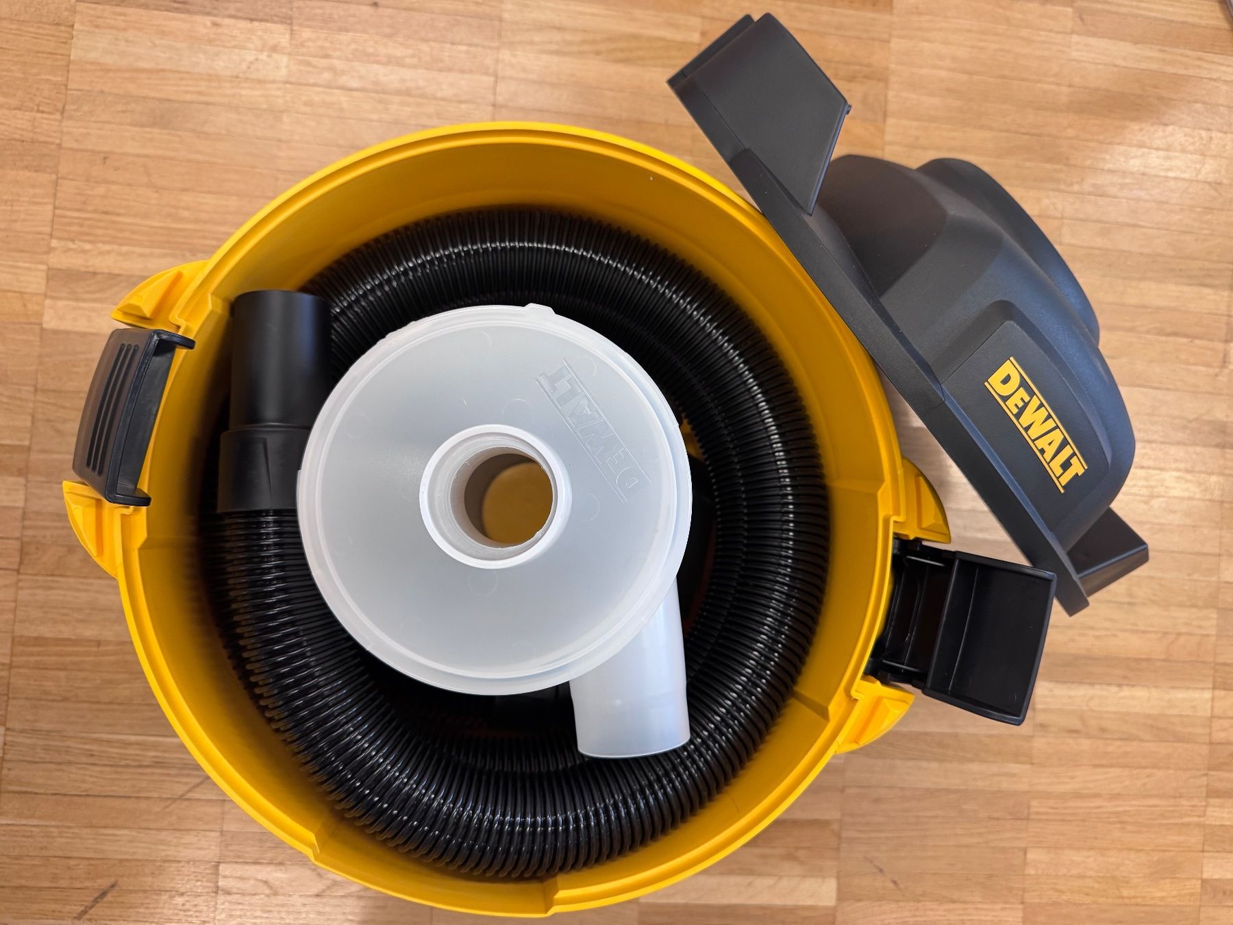 Staubsauger & Zubehör: DeWalt DXVCS002 Zyklon-Staubabscheider – Neu und originalverpackt aus Wädenswil von LH76 1