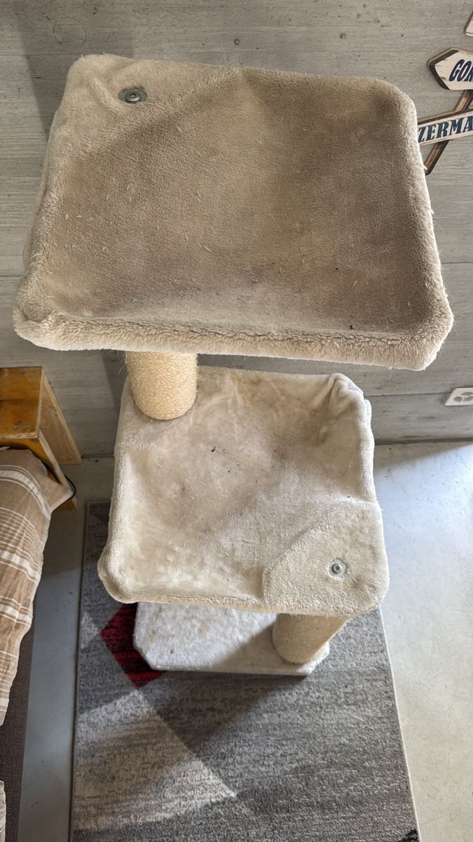 Arbres à chats: Tira graffi multi piano  – D'occasion à Maggia par Violettra 1