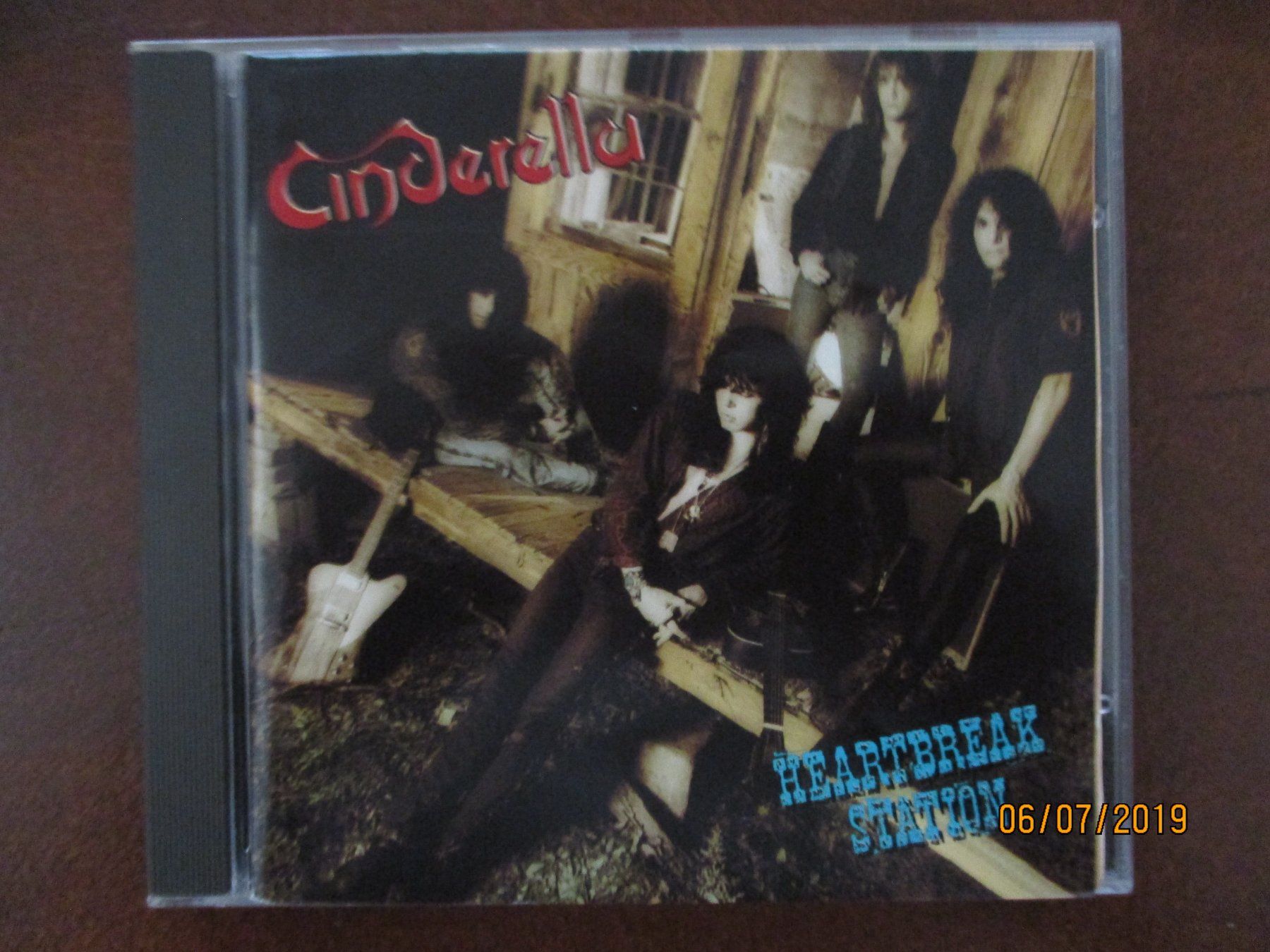 CD: Cinderella" Heartbreak Station" – Usato da Liestal venduto da Disc-Point