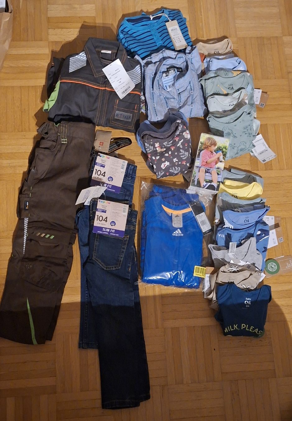 Lots de vêtements: Kinderkleiderpaket – Neuf avec emballage d'origine à Tuggen par Karin026