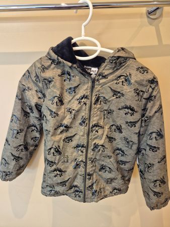 Kapuzenjacke olivgrün mit Dino's, gefüttert, 7 J (Gr. 122)