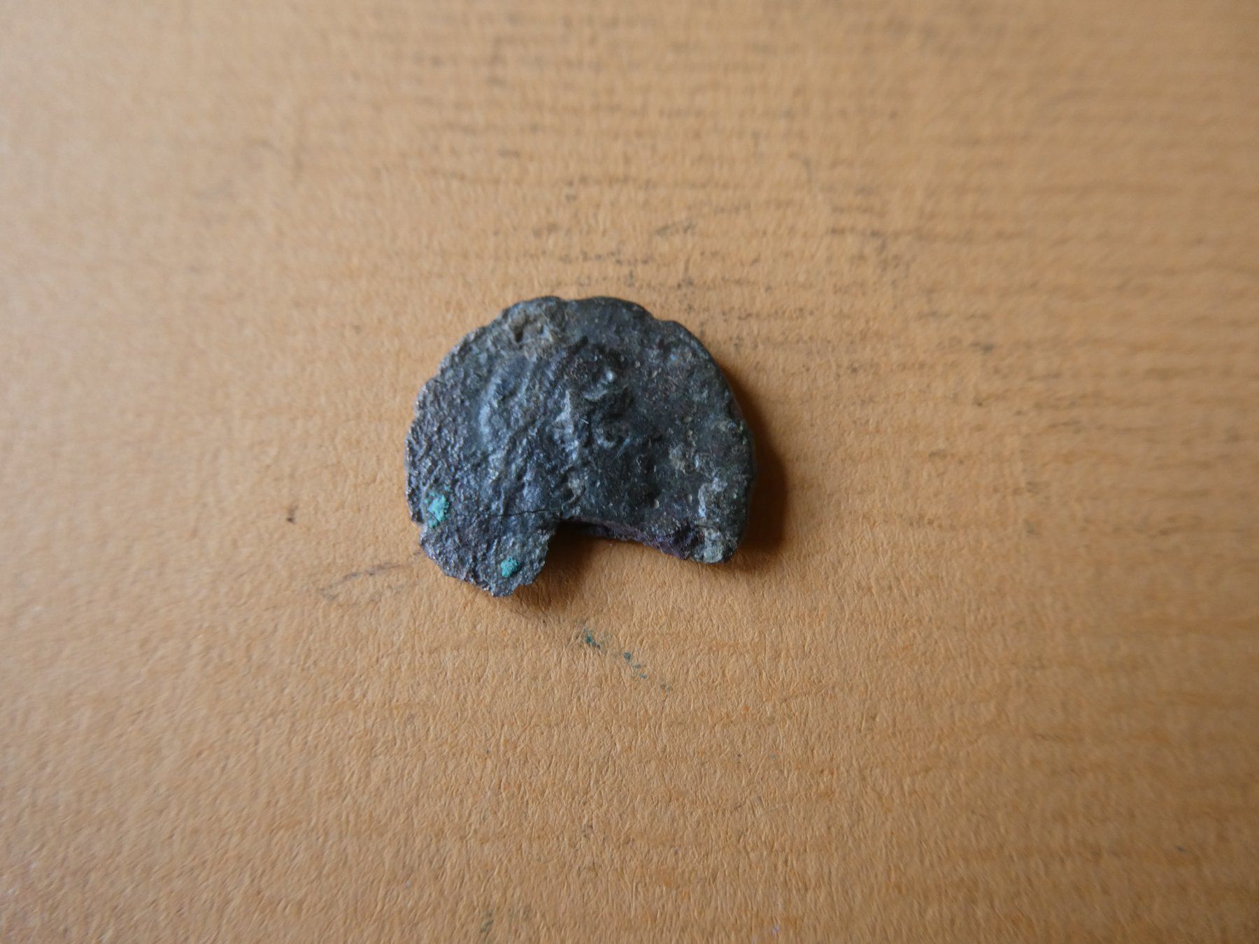 Alle Münzen: uralte Bronzemünze 16 mm     1.49 g – Gebraucht aus Hinterforst von Rohusri 2