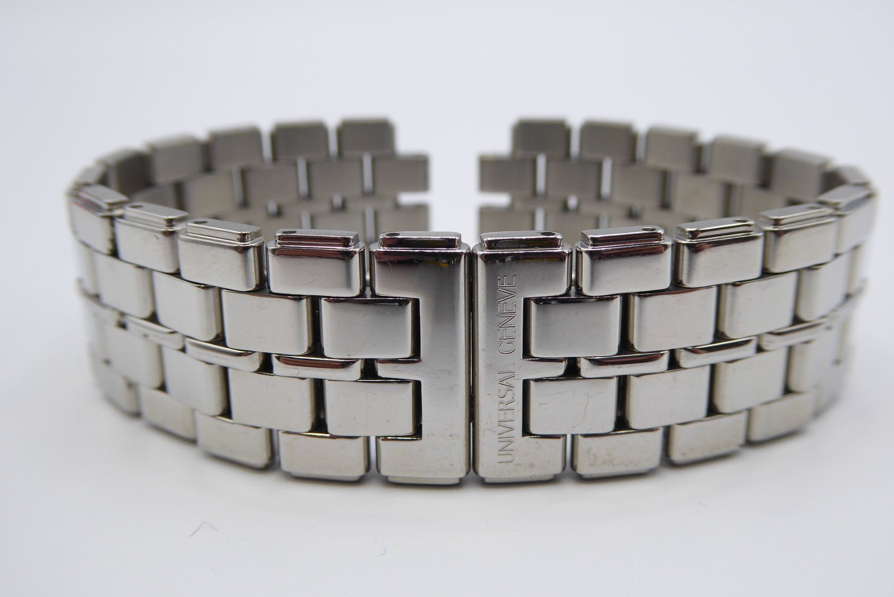 Armbänder & -reifen: Universal Geneve La Classique 862.160/113T – Gebraucht aus Geneve von adr_xk6n