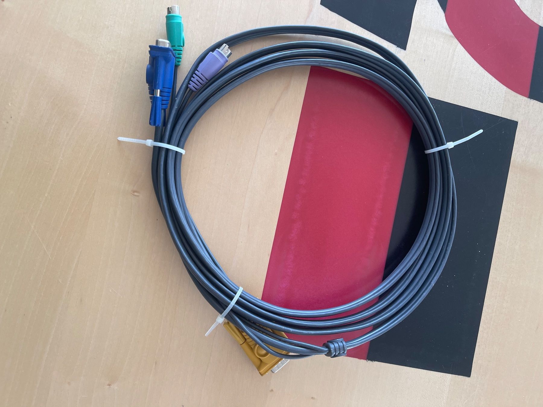 Kabel: KVM SWITCH KABEL – Gebraucht aus Wängi von Bmo