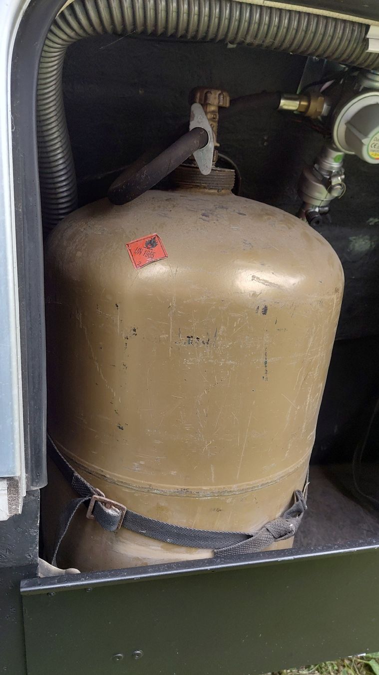 Apparecchiature e tecnologia a gas: Camping gas flasche, sie ist leer – Usato da Gachnang venduto da Camarino