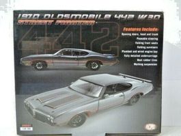 OLDSMOBILE 442 W30 1970 GRAU 1:18 GMP