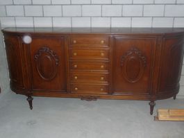 1 Sideboard aus Nussbaum-Holz