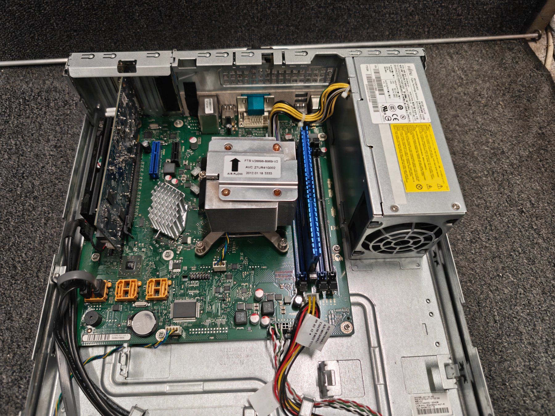 Fujitsu Server: Fujitsu Primergy MX130 – Bastler-PC / Server-Basis – Difettoso da Sargans venduto da NewLifeForGPUs 1