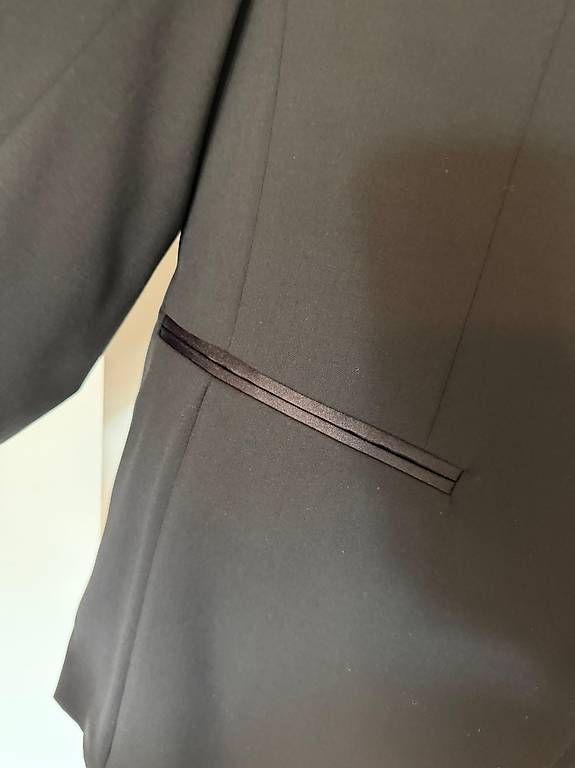 Anzüge, Sport- & Funktionsanzüge: Smoking de soirée noir taille 48 – Gebraucht aus Thônex von msa_yy6j 4