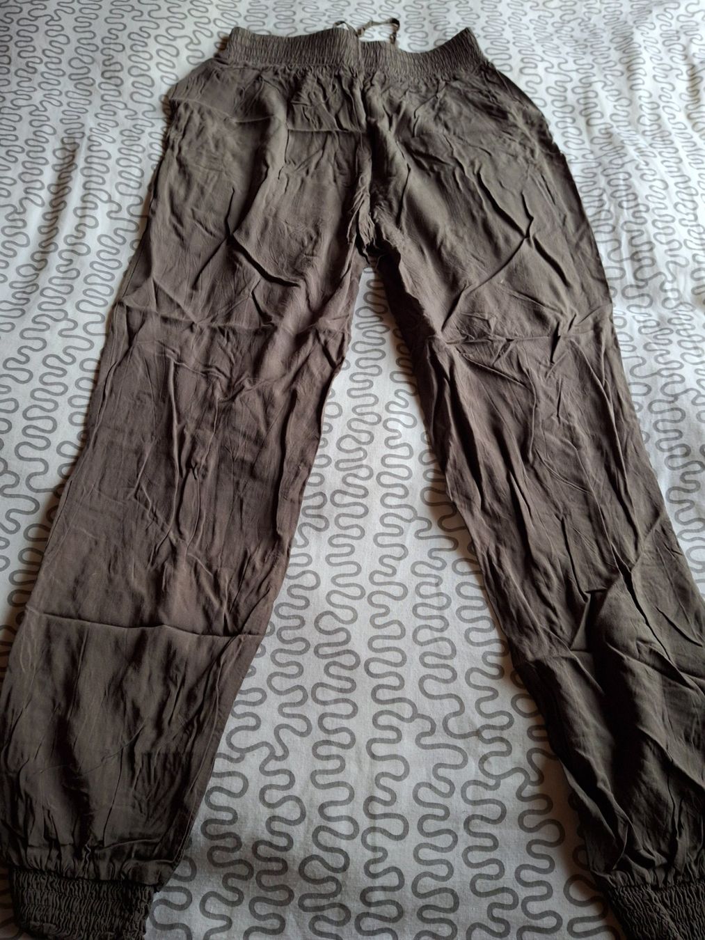 Hosen: Pantalon léger vert olive taille XS/S marque Chicorée – Gebraucht aus Villiers von san_jn5w