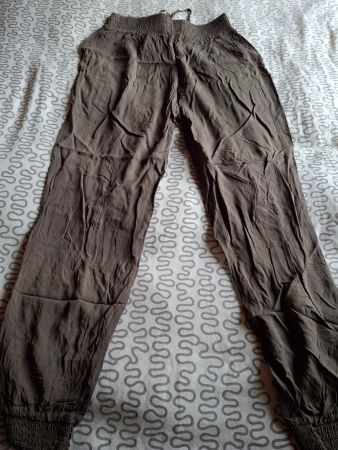 Pantalon léger vert olive taille XS/S marque Chicorée