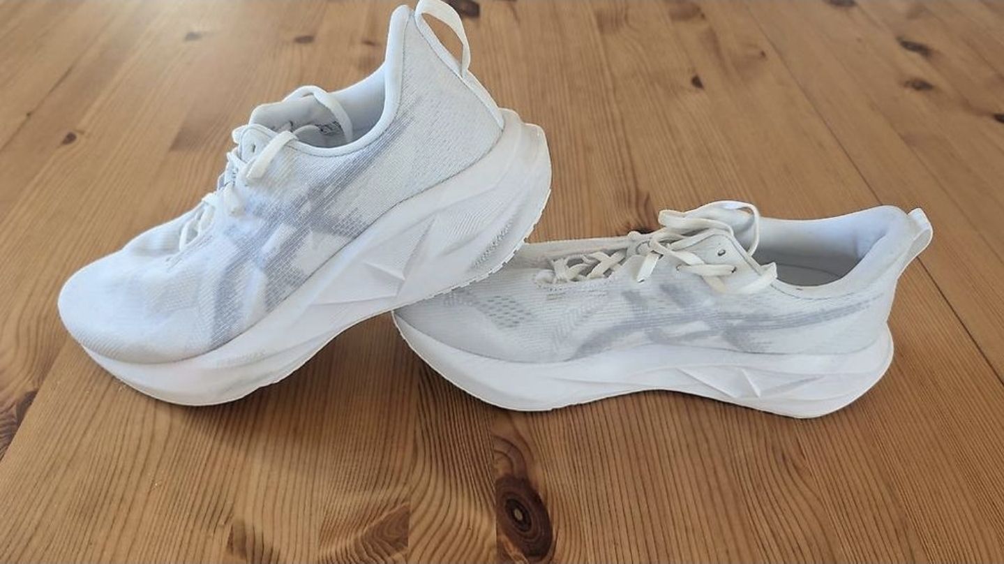 Asics Herrenschuhe: ASICS N0VOBLAST 5  Grösse 45 – Neu (gemäss Beschreibung) aus HORN von Beat2fast4you
