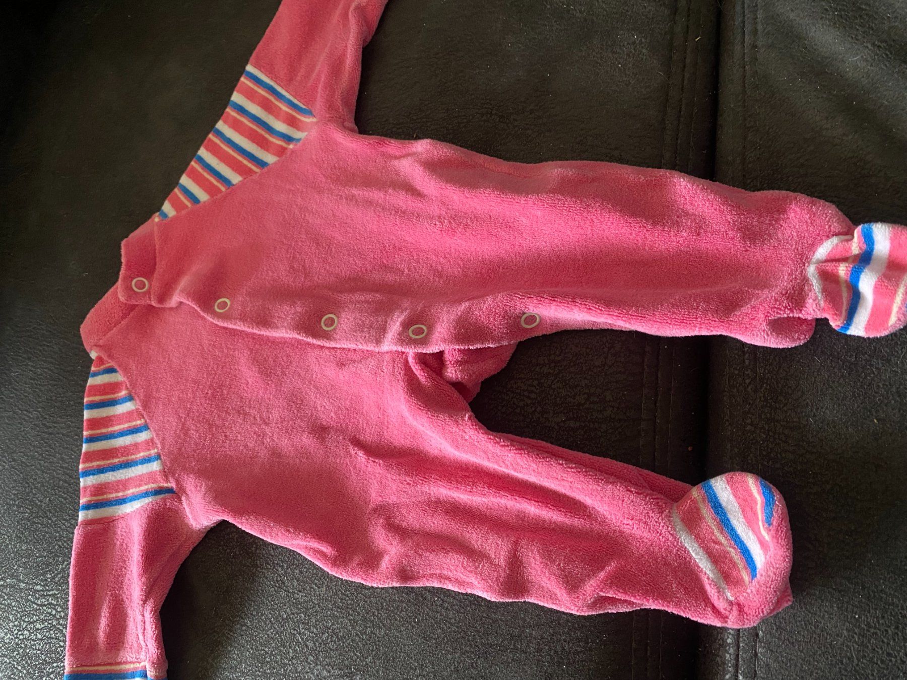 Pyjamas & Ähnliches: Strampler Grösse 50/56 rosa – Gebraucht aus Allenwinden von Obalu