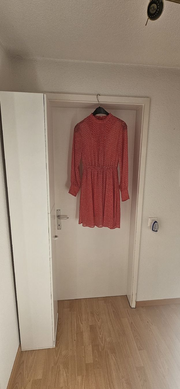Vestiti: Kleid, OBJECT, rot mit weissen Herzen, Langarm – Usato da Weggis venduto da Julijulilalaa