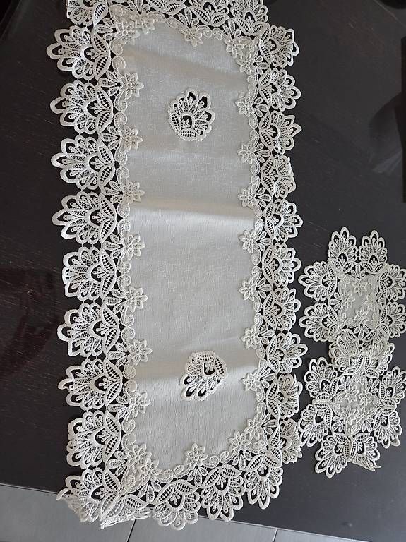 Altra biancheria da tavola: La Reine Tischdeckchen-Set mit Spitze – Nuovo e nell'imballaggio originale da Wallisellen venduto da led_dk26 1
