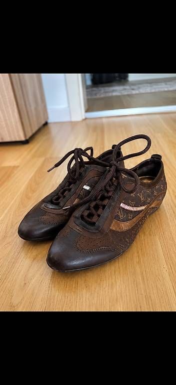 Chaussures femmes: Louis Vuitton Sneakers Gr 37 – D'occasion à Zürich par Brooke