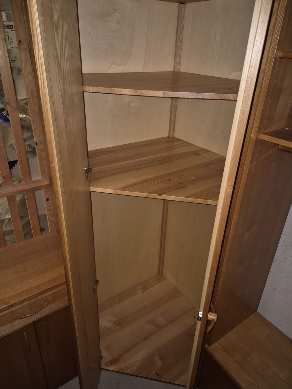 Garderobe: Massgefertigte Eckgarderobe aus Eichenholz (Massiv) – Gebraucht aus Hinwil von Iceeagle 1