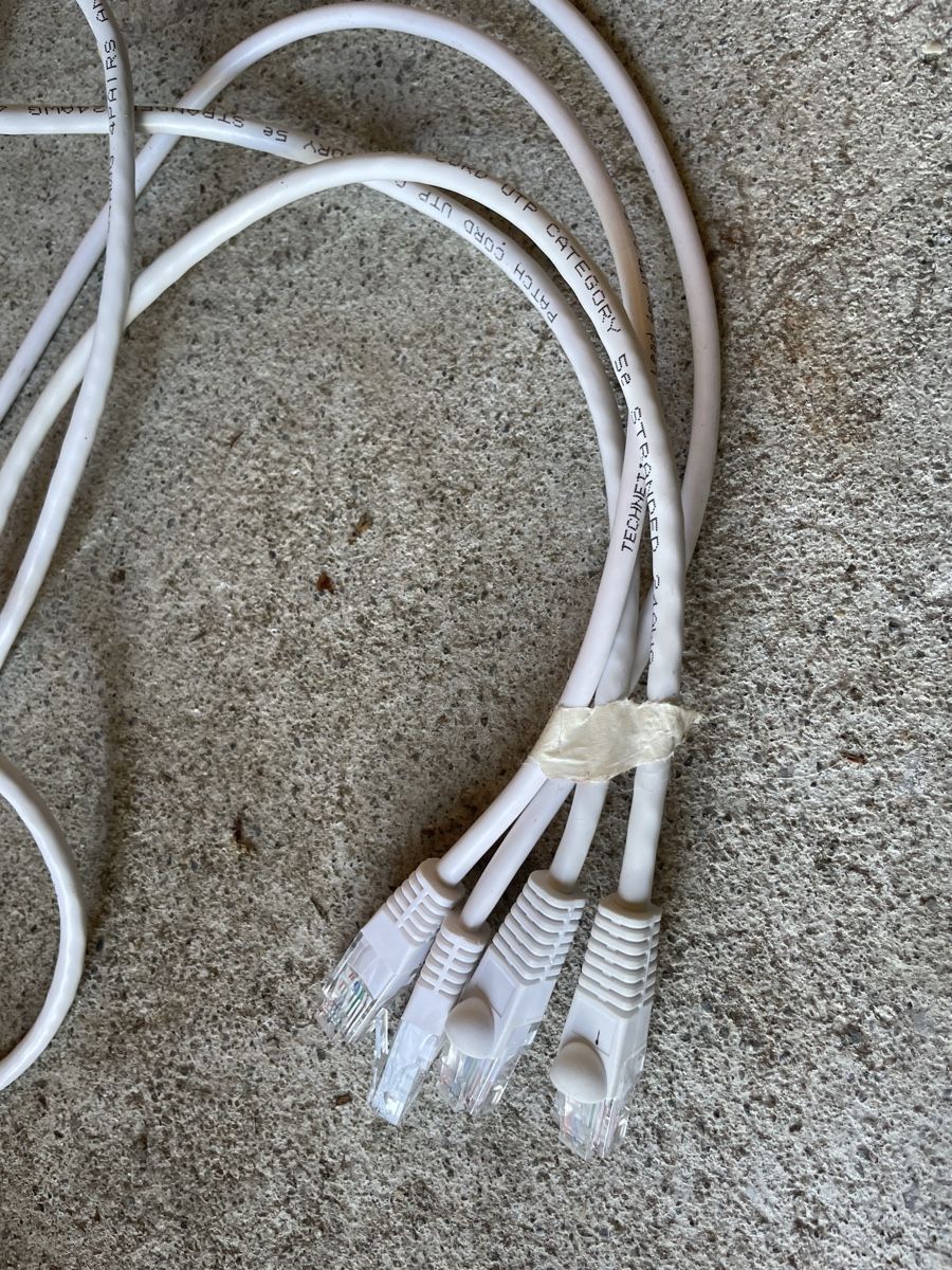 Câbles: Netzwerkkabel CAT 5e 3x 2m gebraucht – D'occasion à Pfyn par Goodsell
