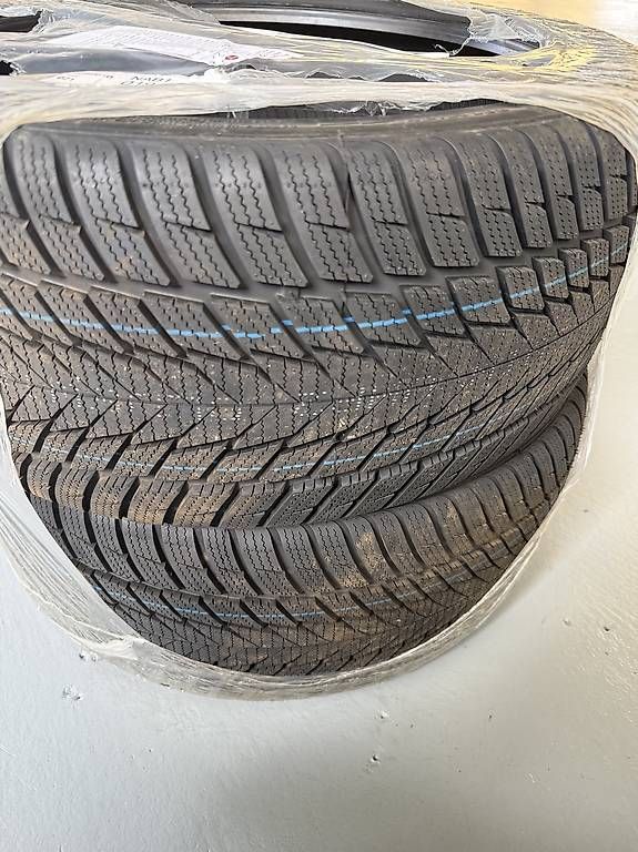 Pneus & Roues: Winterreifen 235/35/19 – D'occasion à Menziken par rob_z8tq 2