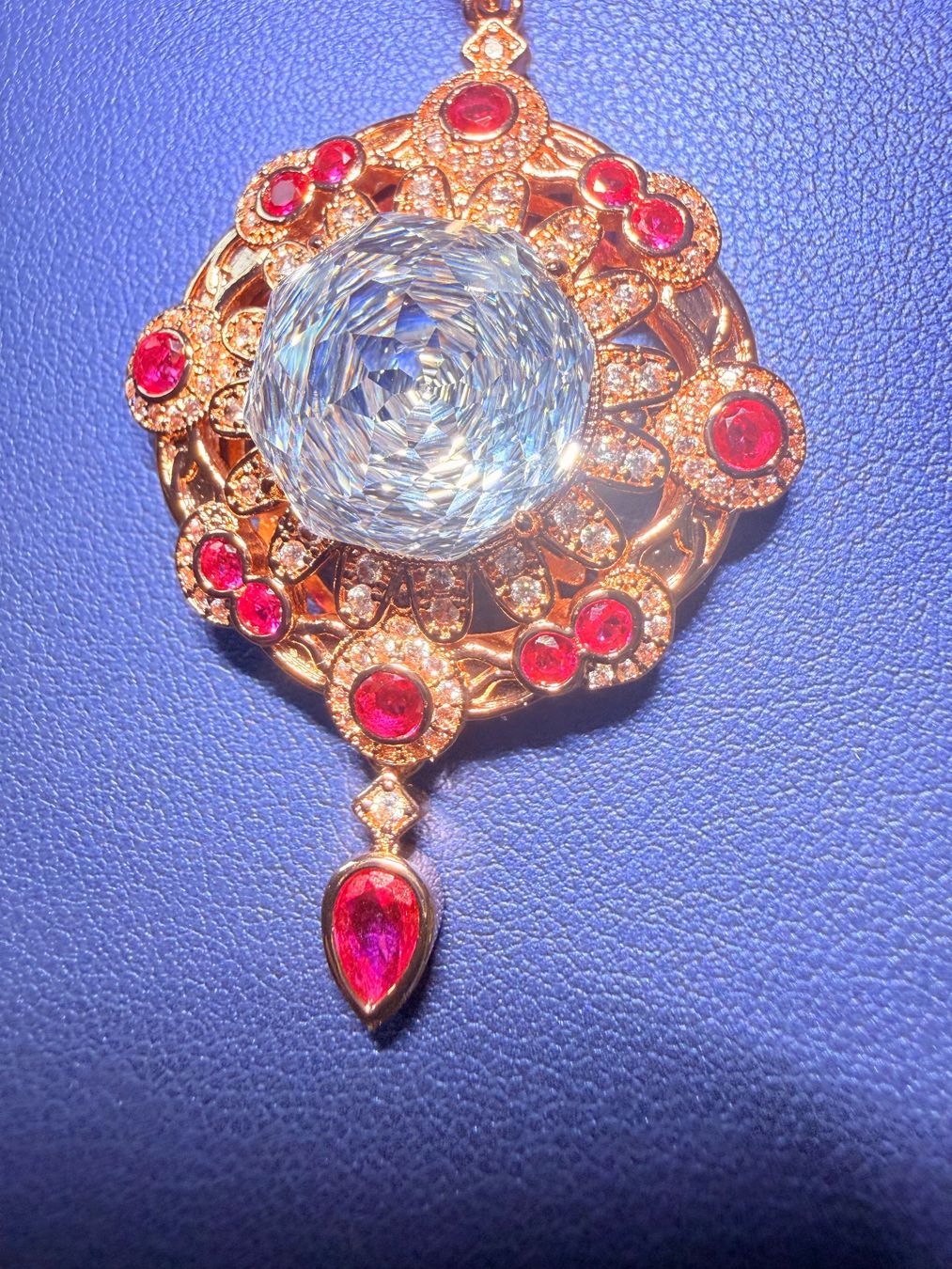 Colliers: Collier Ysée – Neuf avec emballage d'origine à St-Maurice par Sandrinette123 4