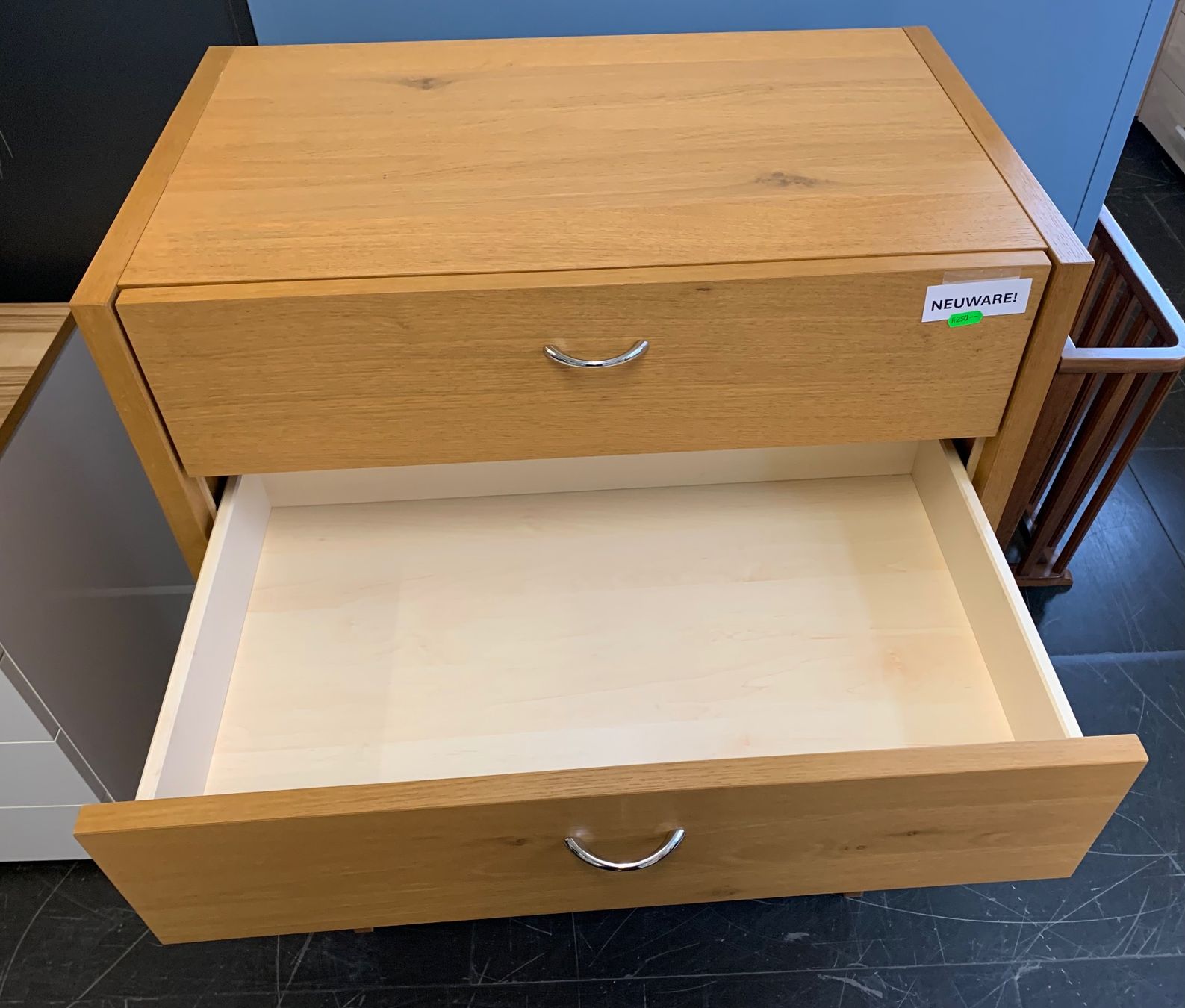 Cassettiere: Fabrikneue Kommode in Wildeiche antik gewachst! – Usato da Brunnen venduto da Allerwaren 5