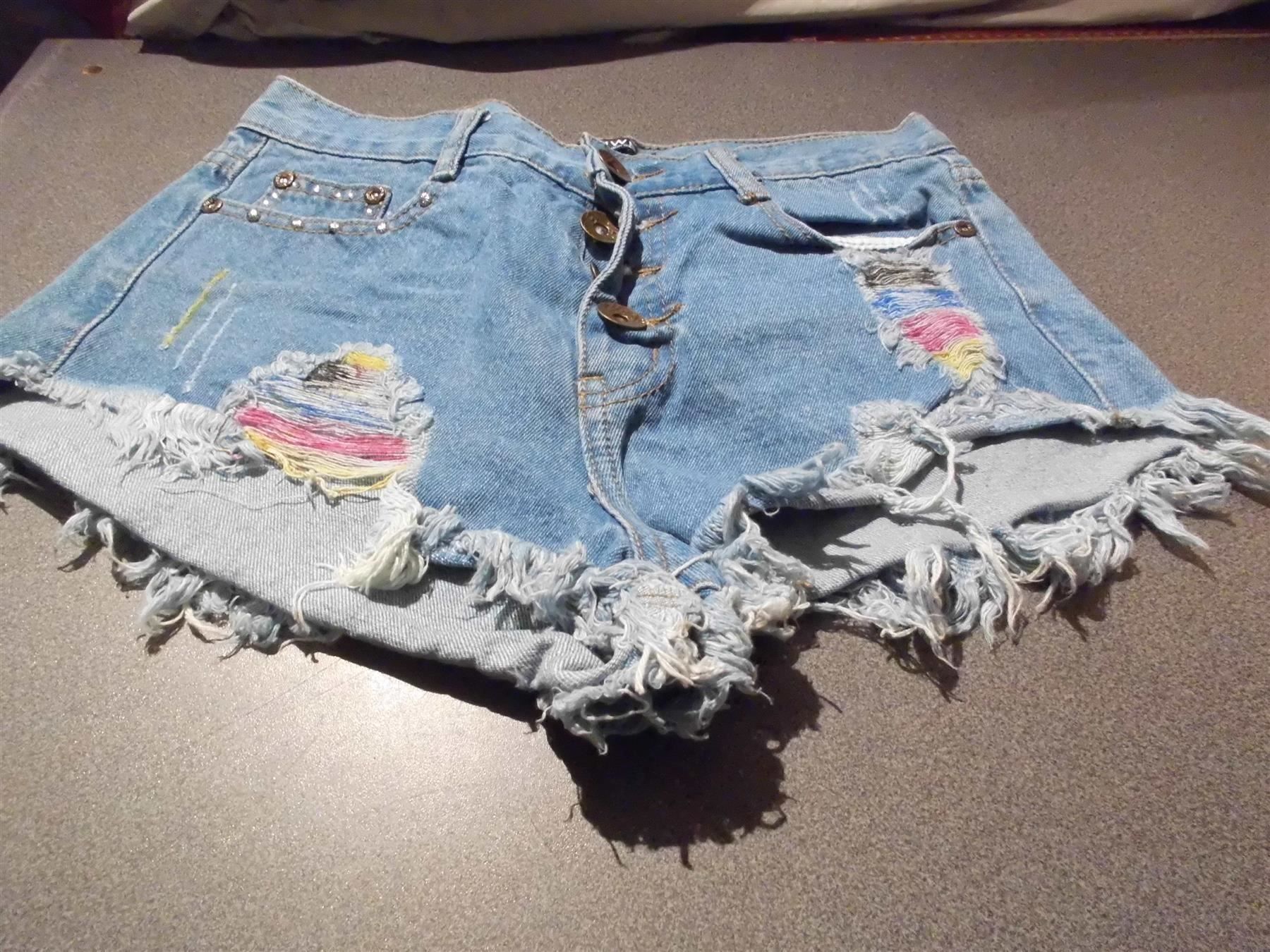 Jeans: Jeans-Shorts Grösse S, Romue, farbig – Usato da Zürich venduto da abraxas1291
