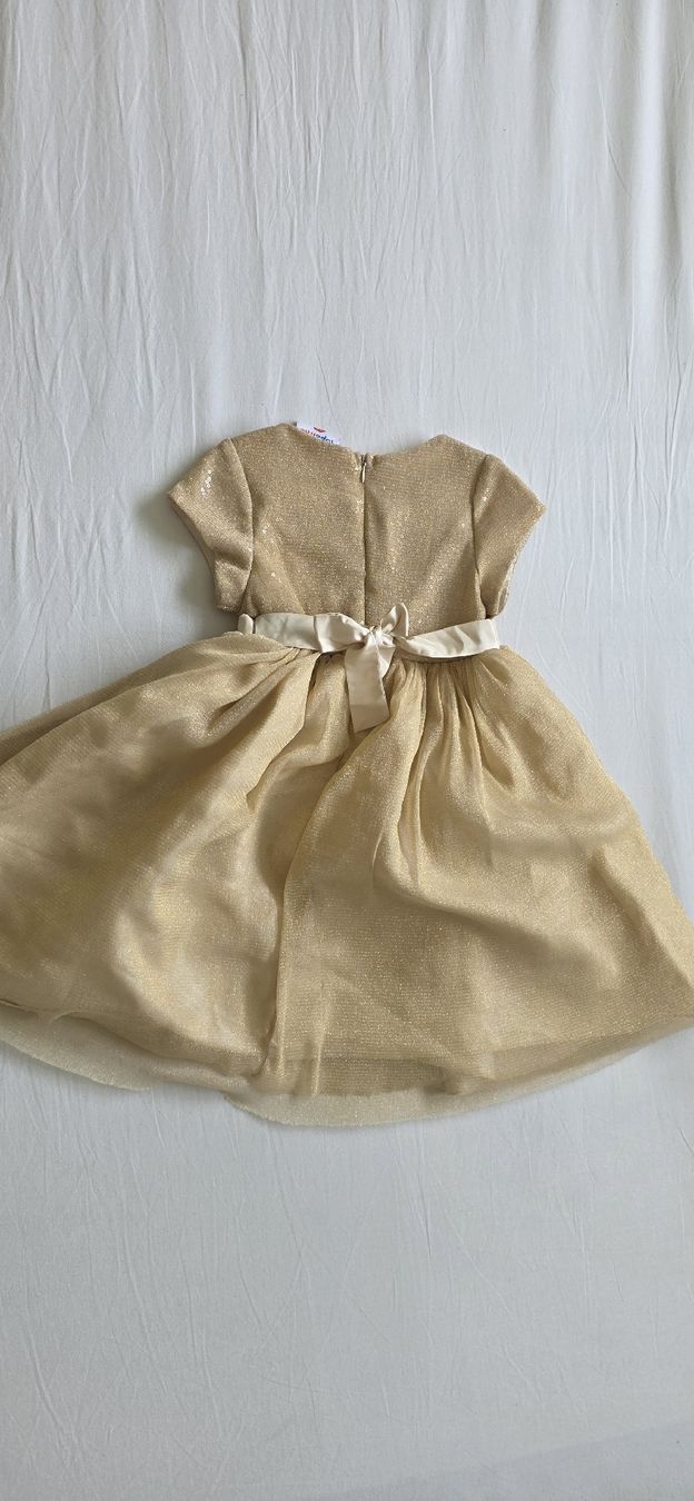 Vestiti & Gonne: Mädchen kleid  gr.98 gebraucht  – Usato da St. Urban venduto da Fin_d2jv 1