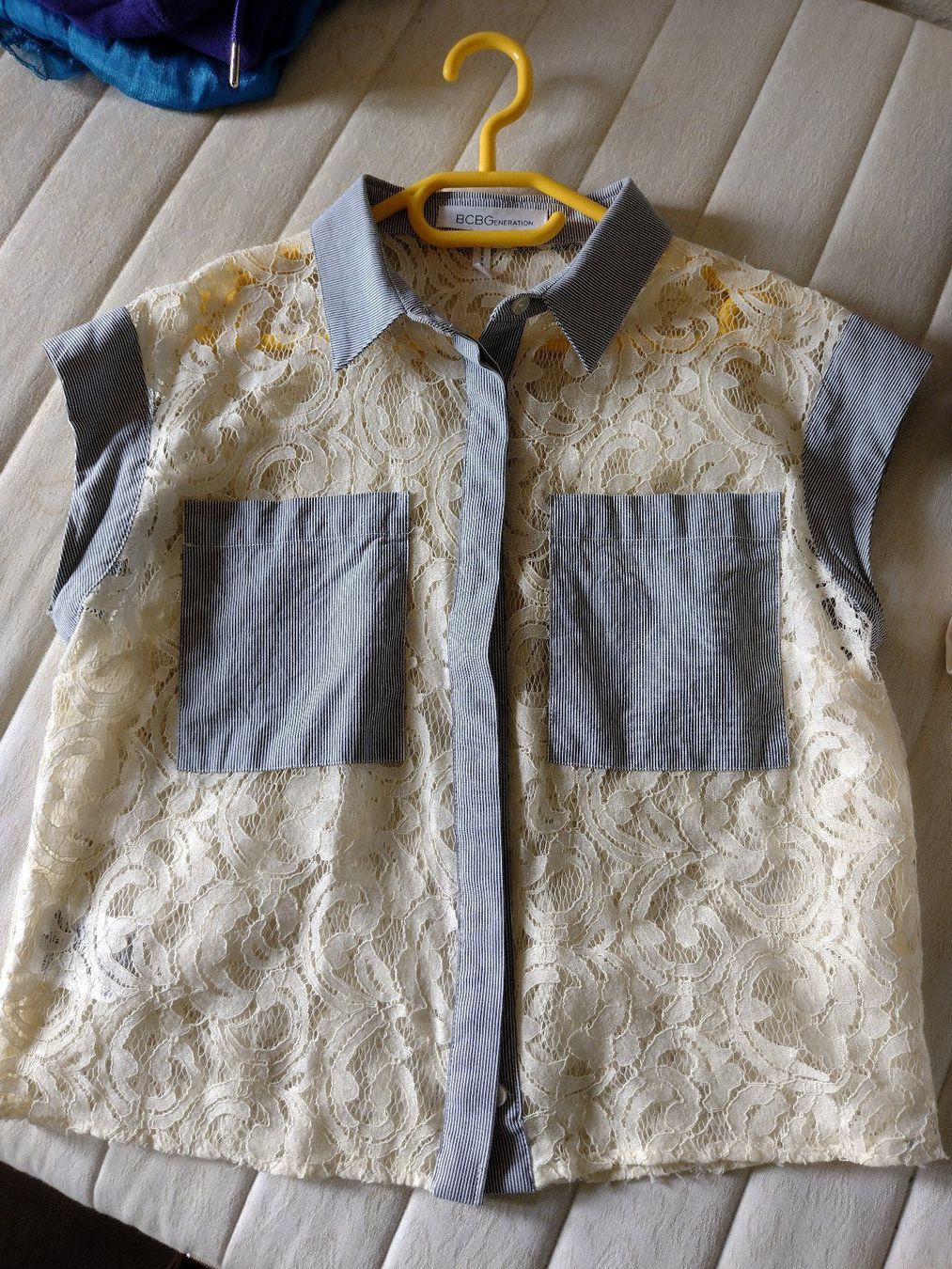 Blusen: BCBG Generation Top / Bluse - weiss blau mit Spitze - Gr. – Neu (gemäss Beschreibung) aus Stadel von Chanel_5 2