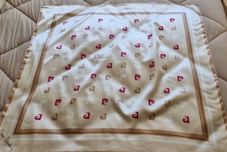 PIERRE CARDIN Foulard carré femme