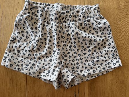 Kurze Hose Mädchen Grösse 110 Leopard Muster guter Zustand