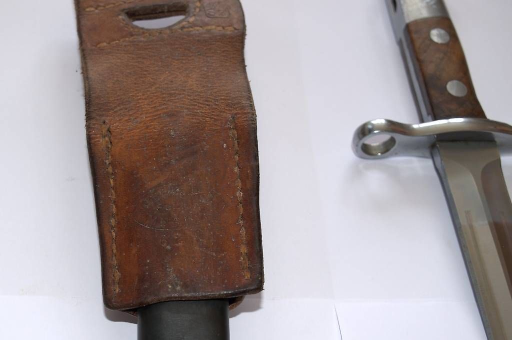 Schweizer Armee Armi bianche: Baïonnette suisse K31 Mod. 1918 / M18 avec fourreau – Usato da Fribourg venduto da SwissPremiumItems 3