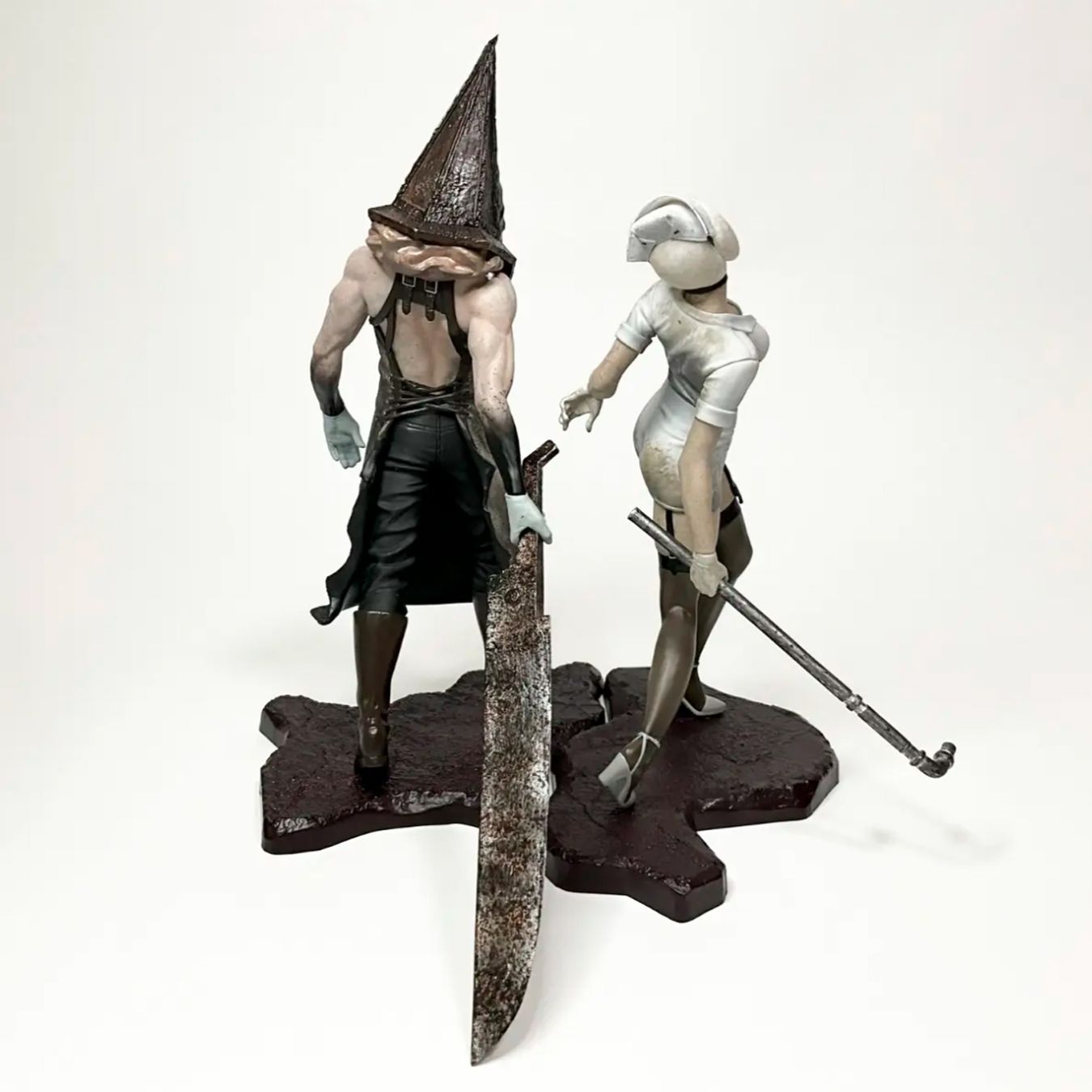 Statuette: Silent Hill 2 Figurines - 2 Stk – Nuovo (secondo la descrizione) da Glattbrugg venduto da har_jgc7 2