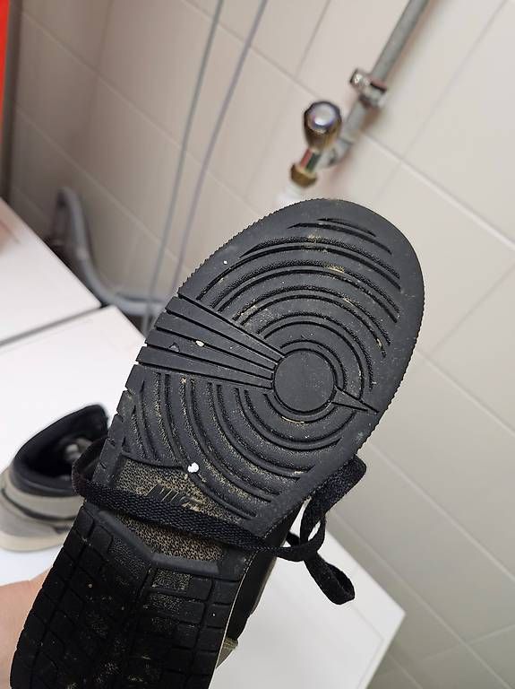 Jordan Scarpe per ragazzi: Nike Air Jordans 1 Mid Gr. 39 – Usato da Embrach venduto da Lilly2021 3