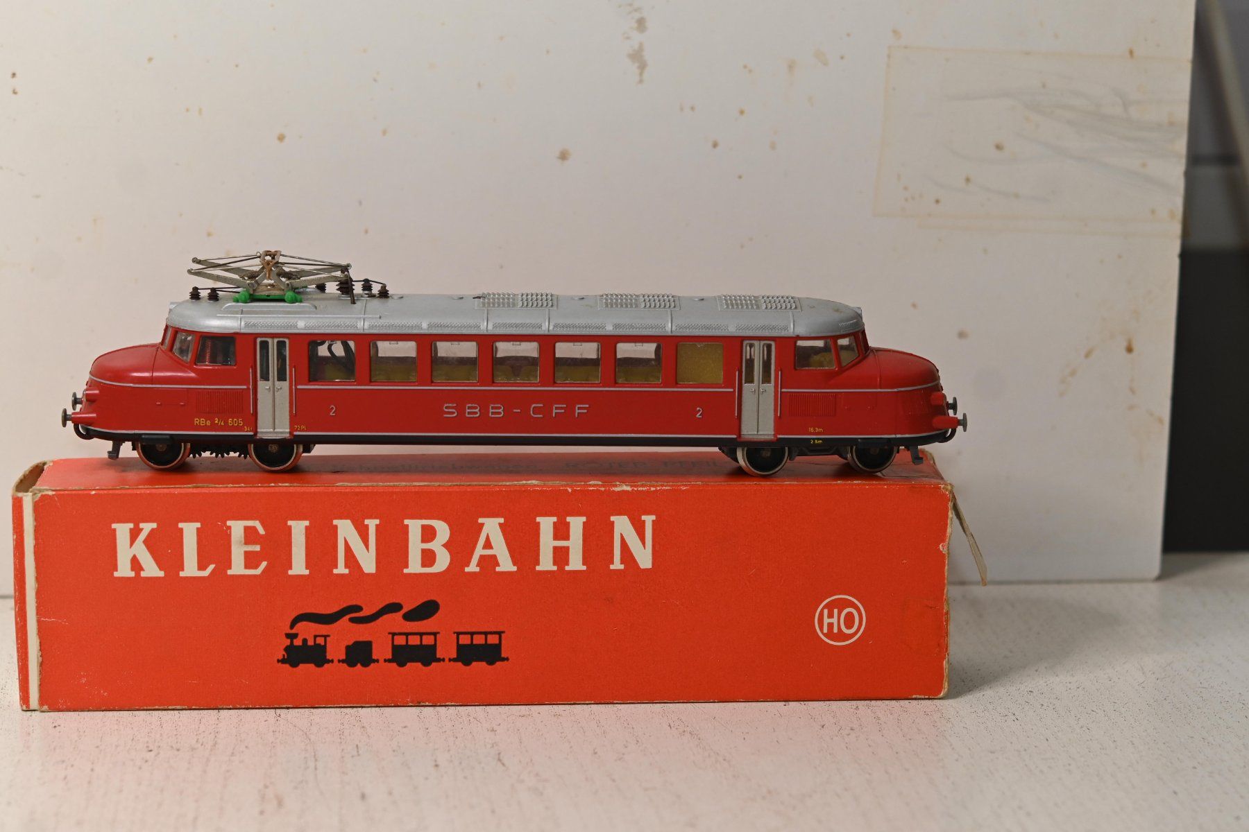 Kleinbahn Modelleisenbahnen: Kleinbahn Roter Pfeil H0/DC mit OVP – Defekt aus Laupen ZH von Zmoewe