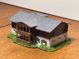 G0827: typisches Wohnhaus in einem Bergdorf (Spur N)