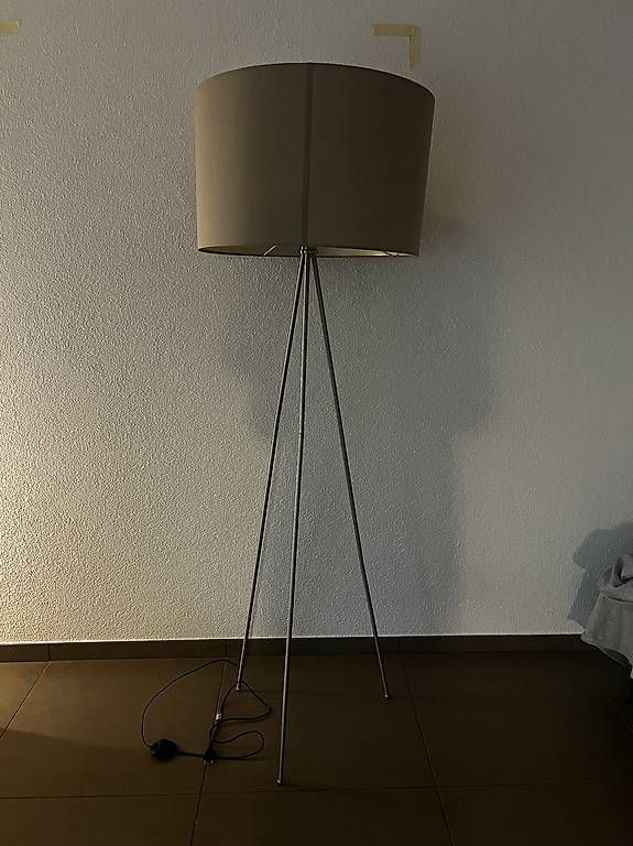 Livique Lampade: Stehlampe – Usato da Solothurn venduto da lea_f2m5