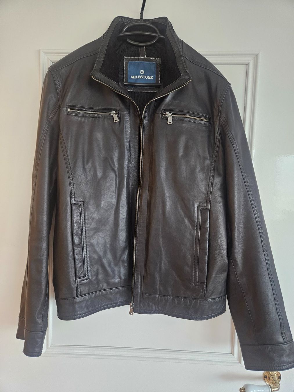 Giacche: *** neuwertige Lederjacke Milestone Gr.48 *** – Nuovo (secondo la descrizione) da Wattwil venduto da Cumbuco2005 1