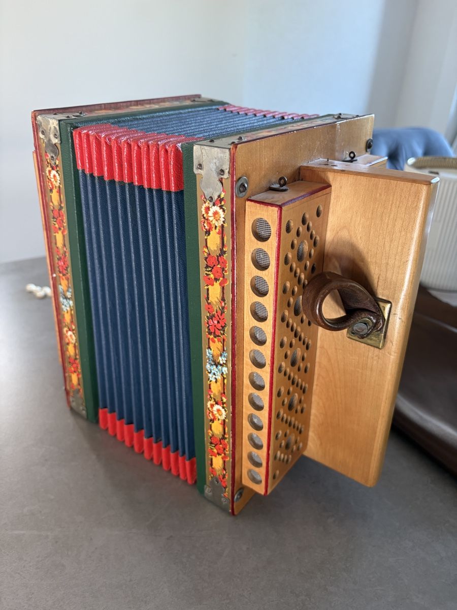 Eichhorn Musikinstrumente: Accordéon A. Eichhorn U. Söhne – Gebraucht aus Estavayer le lac von Preston15 4