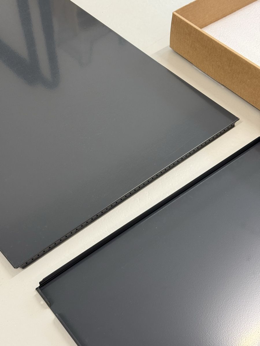 USM Scaffali: 2x originale USM Haller Bleche, 75x50 cm, anthrazitgrau – Usato da Löhningen venduto da LaMemoire 2