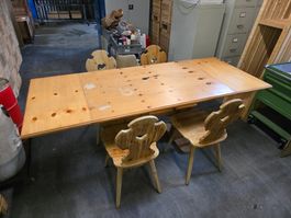 Rustikaler Auszugtisch mit 4 Stühlen Arvenholz? ab 450.-