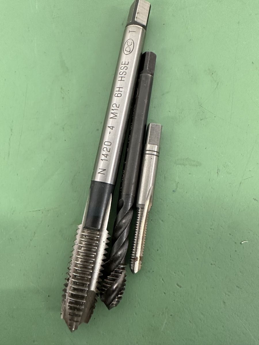 Tutti gli attrezzi: Gewindebohrer, Threading Taps M5, M8, M12  – Usato da Aarberg venduto da SNMachines 1