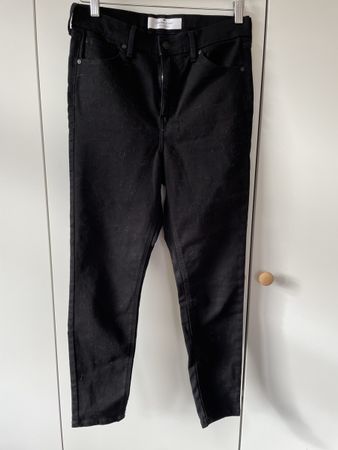 Schwarze Cross Skinny Jeans, Gr. W30 L30 (eher W28)