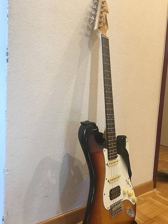 Strumenti musicali: E-Gitarre mit Verstärker – Usato da St. Gallen venduto da mel_d2rj 2